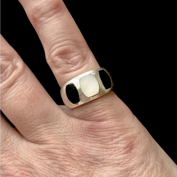 Vintage sterling silver 925 black onyx and mother of pearl ring Size 5.75 - Picture 2 of 10
